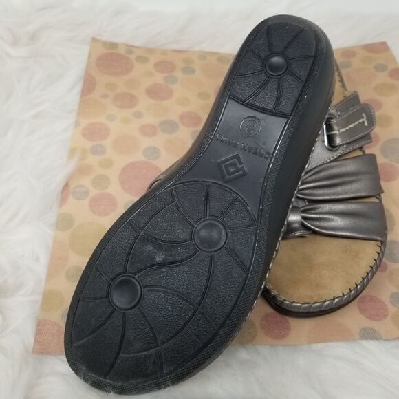 Dream Pairs Slip On Shoes. Size 8 - Picture 7 of 7
